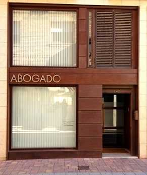 Fachada del despacho